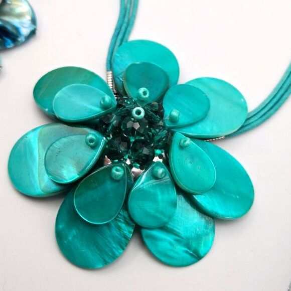 Two Summery Blue Jewelry Sets Mother of Pearl Shell Necklaces and Earrings - Picture 5 of 6